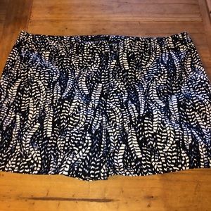 WHBM navy and white printed shorts sz 14